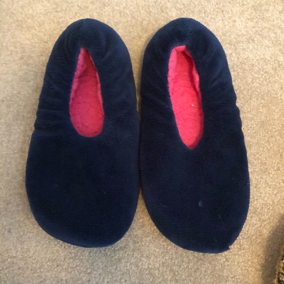 Free fuzzy slippers if bundled with another non-free item - Picture 6 of 6